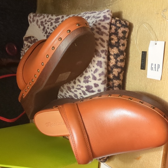 Clogs - Picture 2 of 2